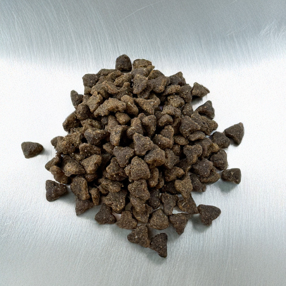 Croquettes au cbd sur une table en inox